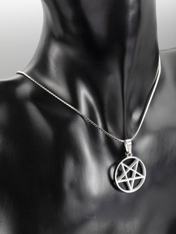 Krásný přívěsek s motivem pentagramu PK1006-0107