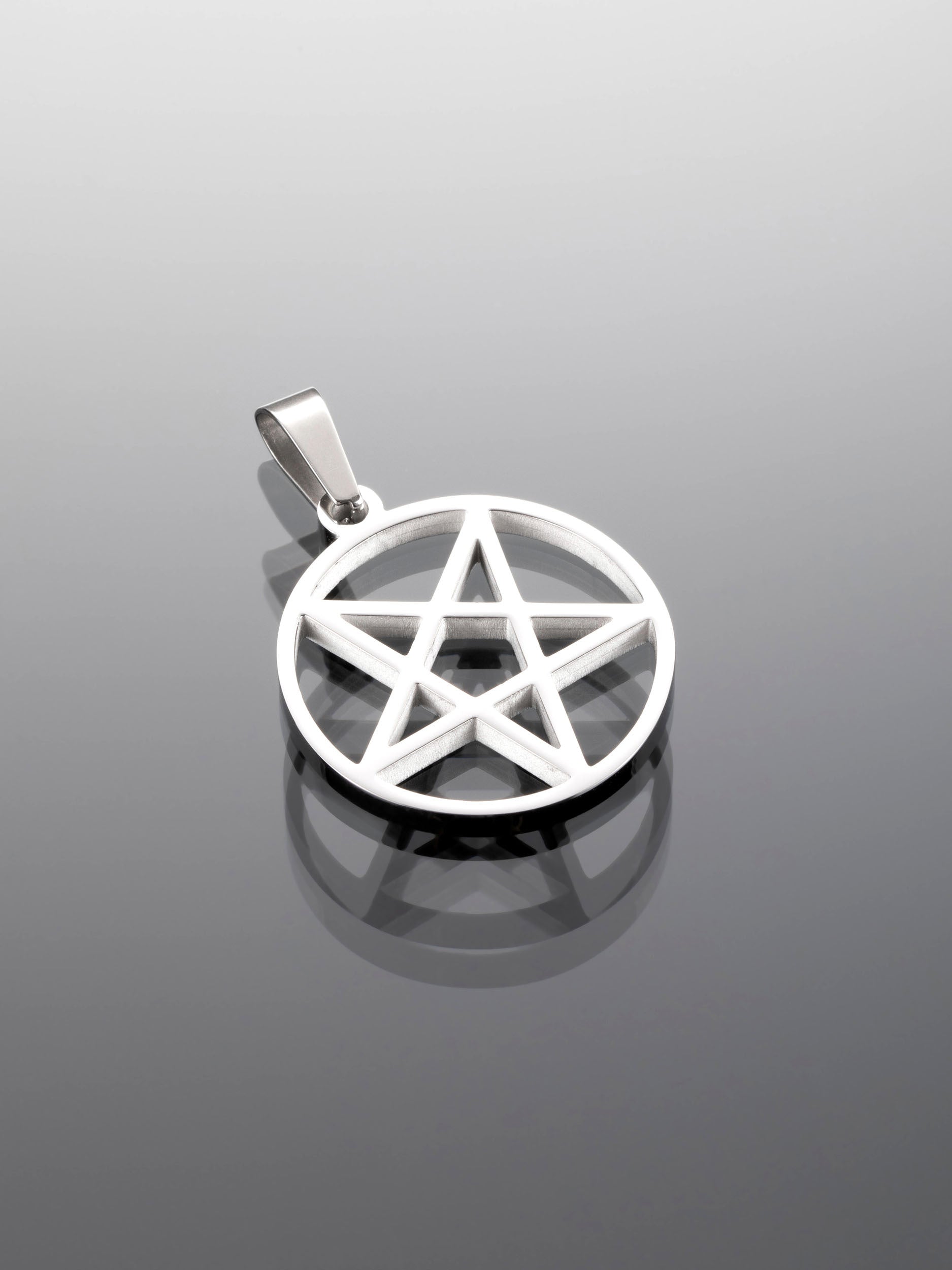 Krásný přívěsek s motivem pentagramu PK1006-0107