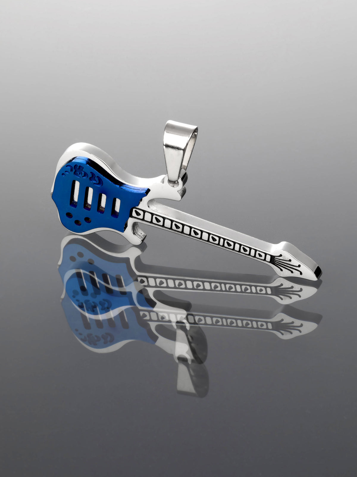 Exkluzivní přívěsek ve tvaru elektrické kytary z chirurgické oceli modré a stříbrné barvy  PK1218-0105