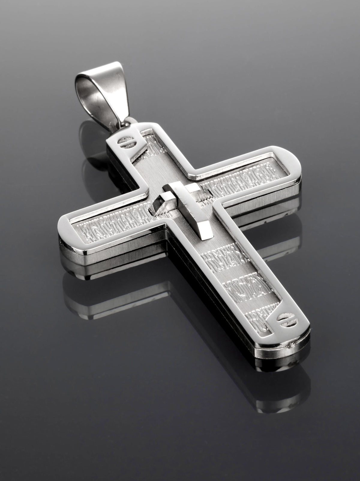 Krásný masivní přívěsek ve tvaru kříže s rytými detaily z chirurgické oceli PK1233-0112