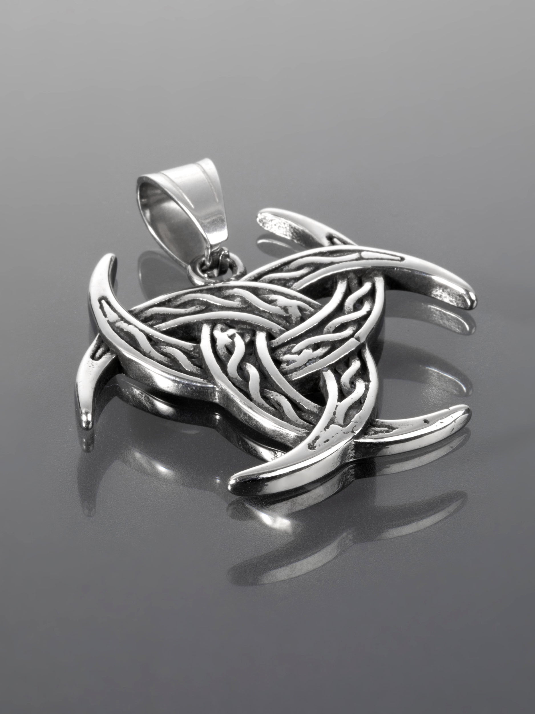 Krásný amulet z chirurgické oceli ve tvaru keltského uzlu PK1371-0137