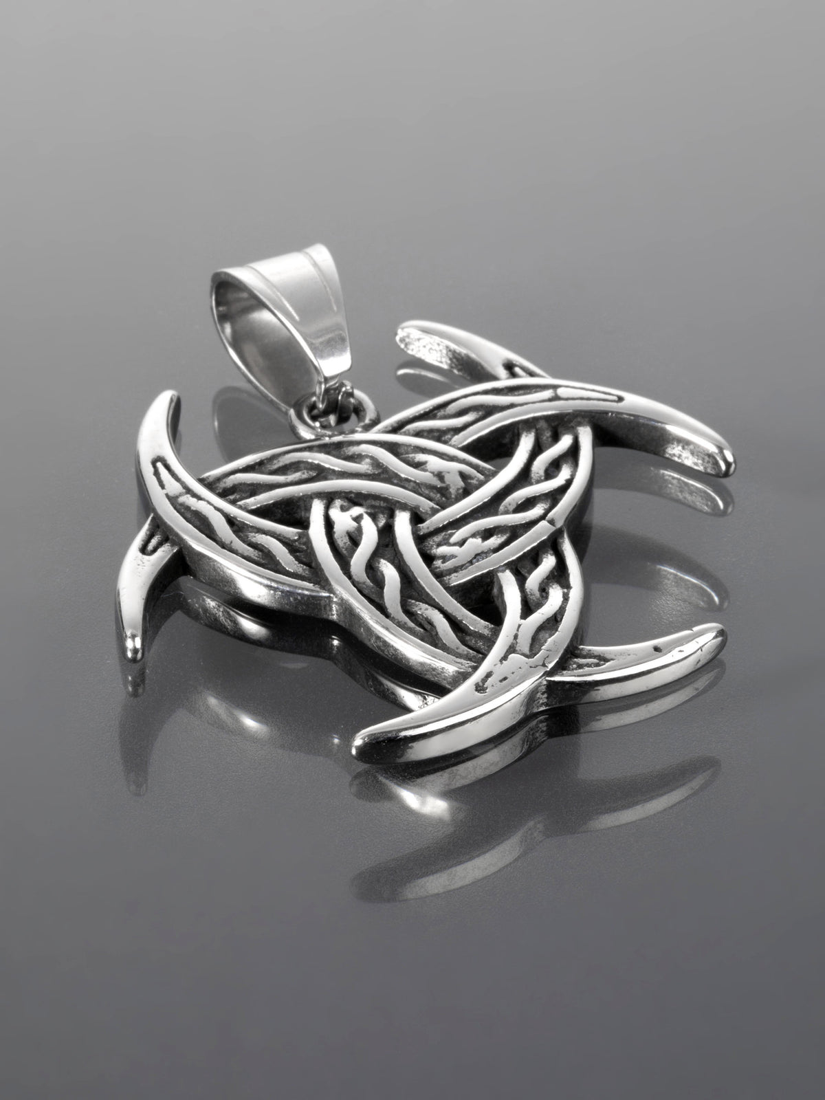 Krásný amulet z chirurgické oceli ve tvaru keltského uzlu PK1371-0137