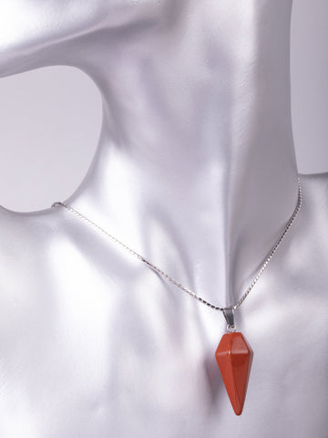 Exkluzivní amulet ve tvaru masivní špice z červeného jaspisu  PK1398-1603