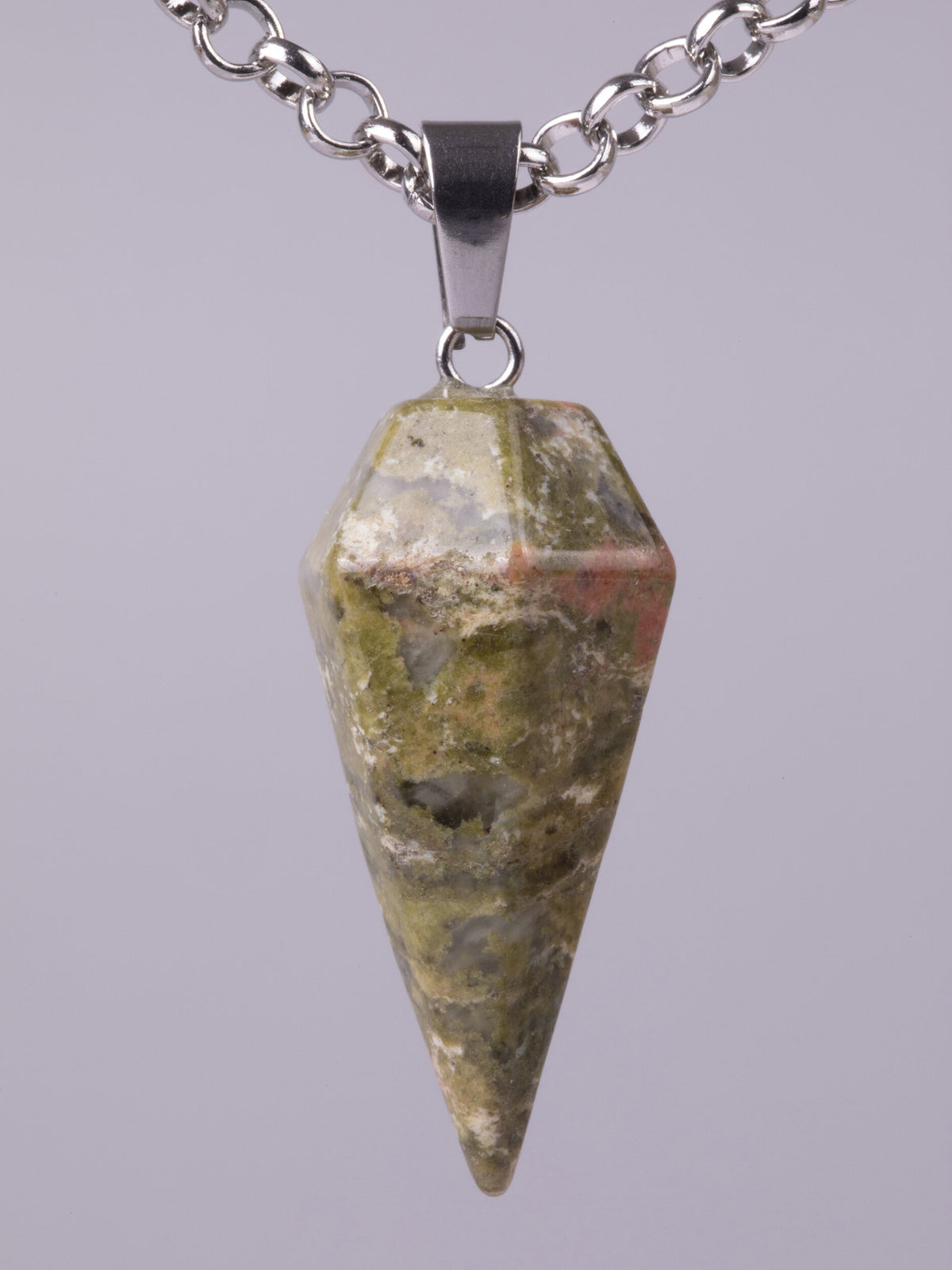 Luxusní amulet ve tvaru masivní špice z unakitu  PK1415-1610