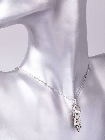Exkluzivní amulet ve tvaru kyvadla z jaspisu dalmatin PK1390-0118