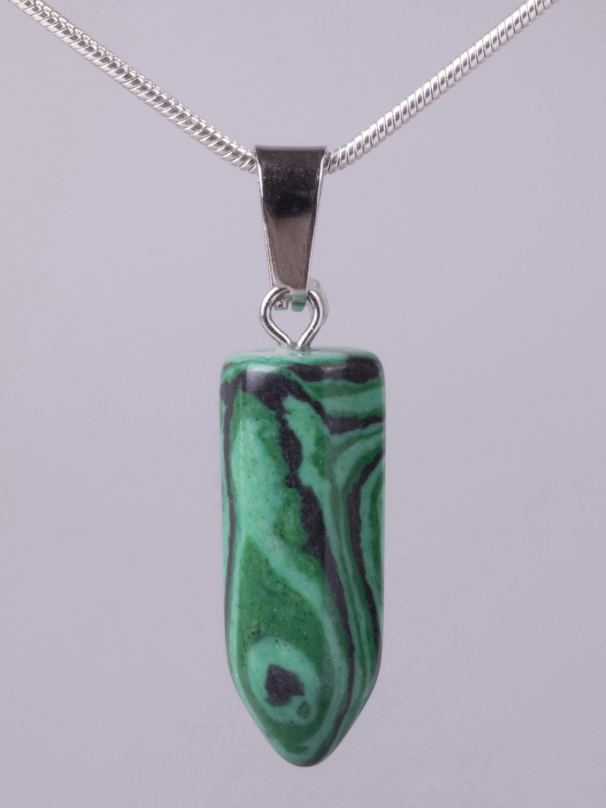 Exkluzivní amulet ve tvaru špice z malachitu  PK1396-1610