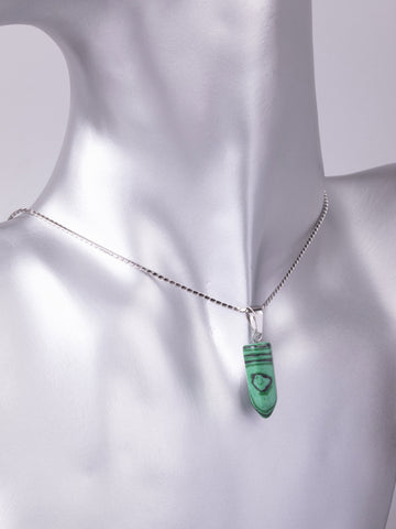 Exkluzivní amulet ve tvaru špice z malachitu  PK1396-1610