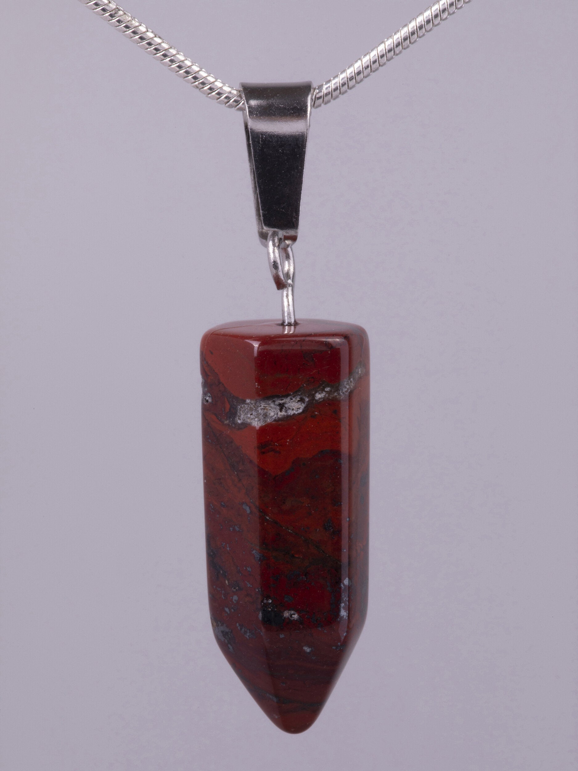 Exkluzivní amulet ve tvaru špice z červeného jaspisu PK1397-1603