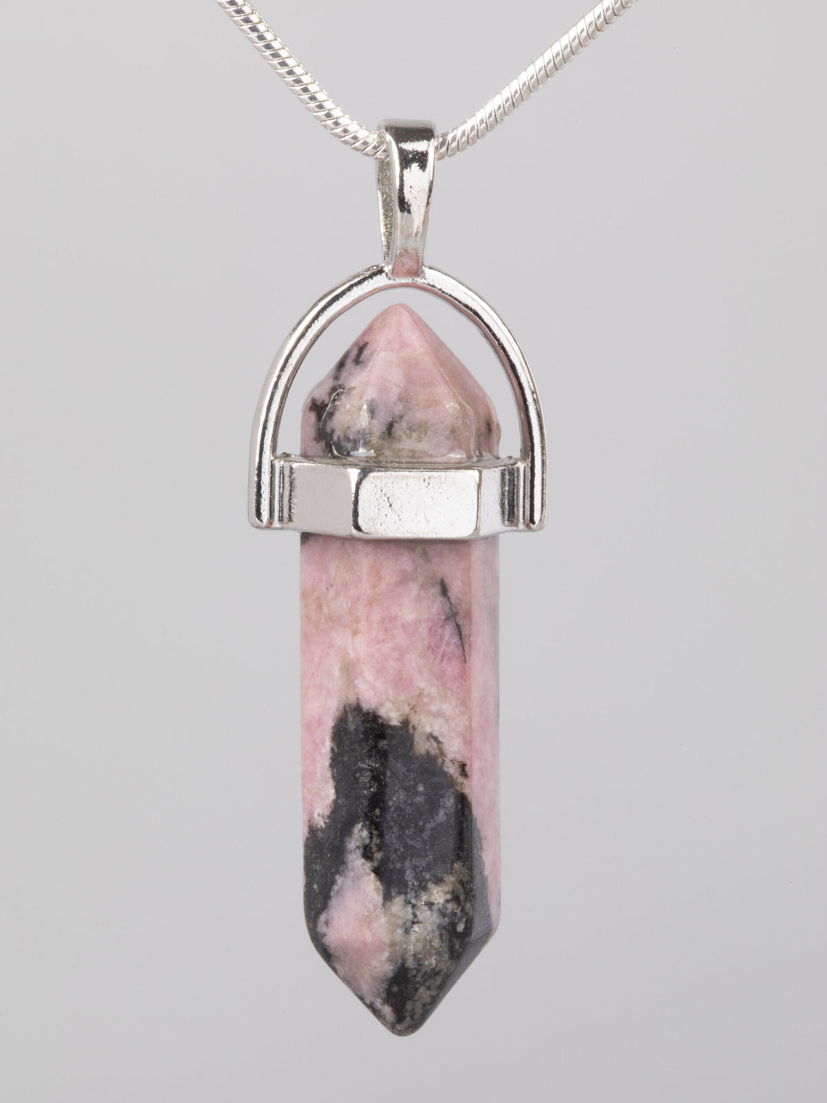 Exkluzivní amulet ve tvaru kyvadla z rodonitu  PK1419-1606