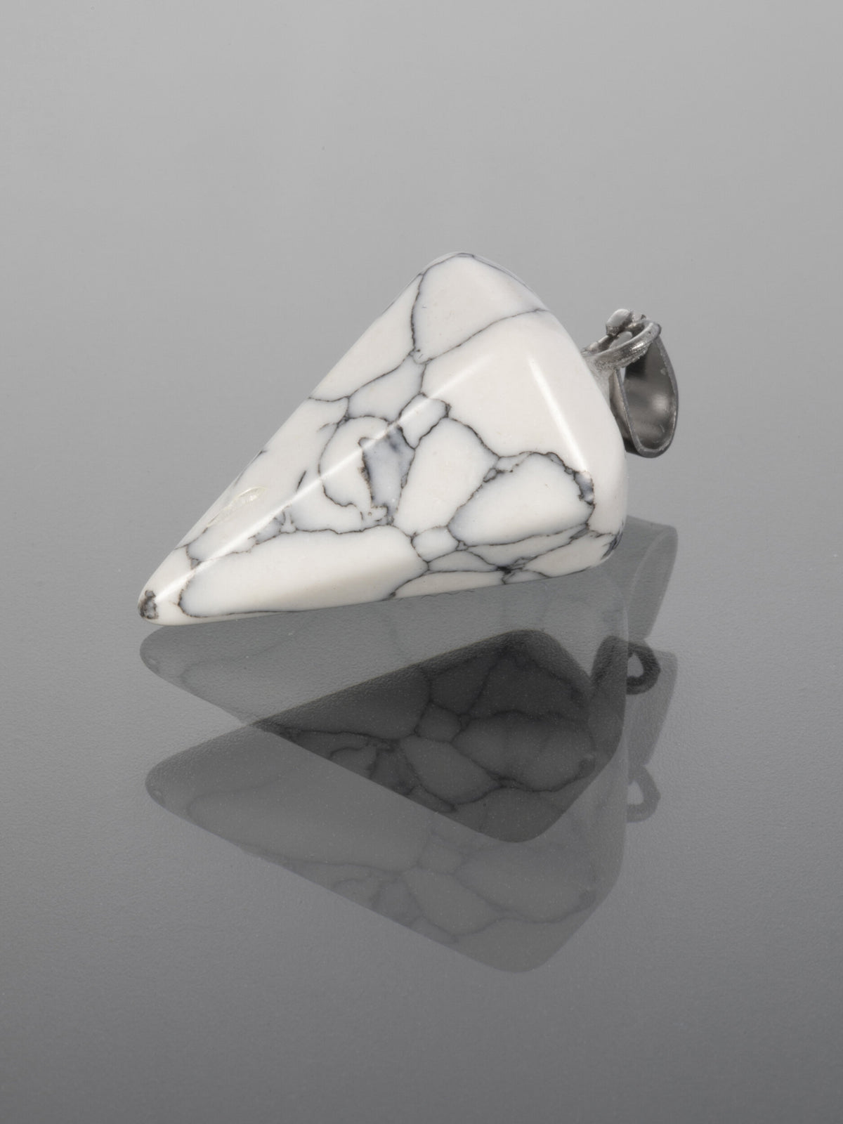 Přívěsek z bílého magnezitu - kyvadlo PK1480-1601