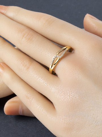 Elegantní prstýnek z chirurgické oceli klasického stylu s drobnými čirými krystaly PR0389-015812