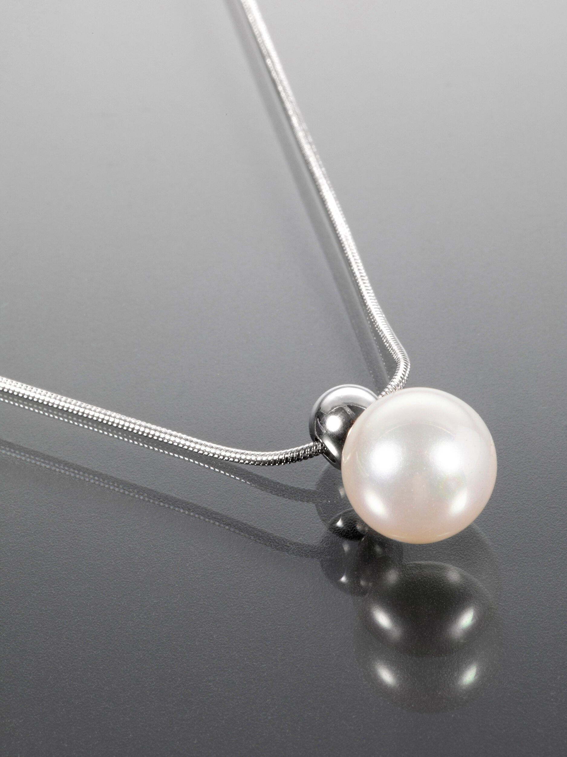 Elegantní náhrdelník z chirurgické oceli s perlou NK1675-0112