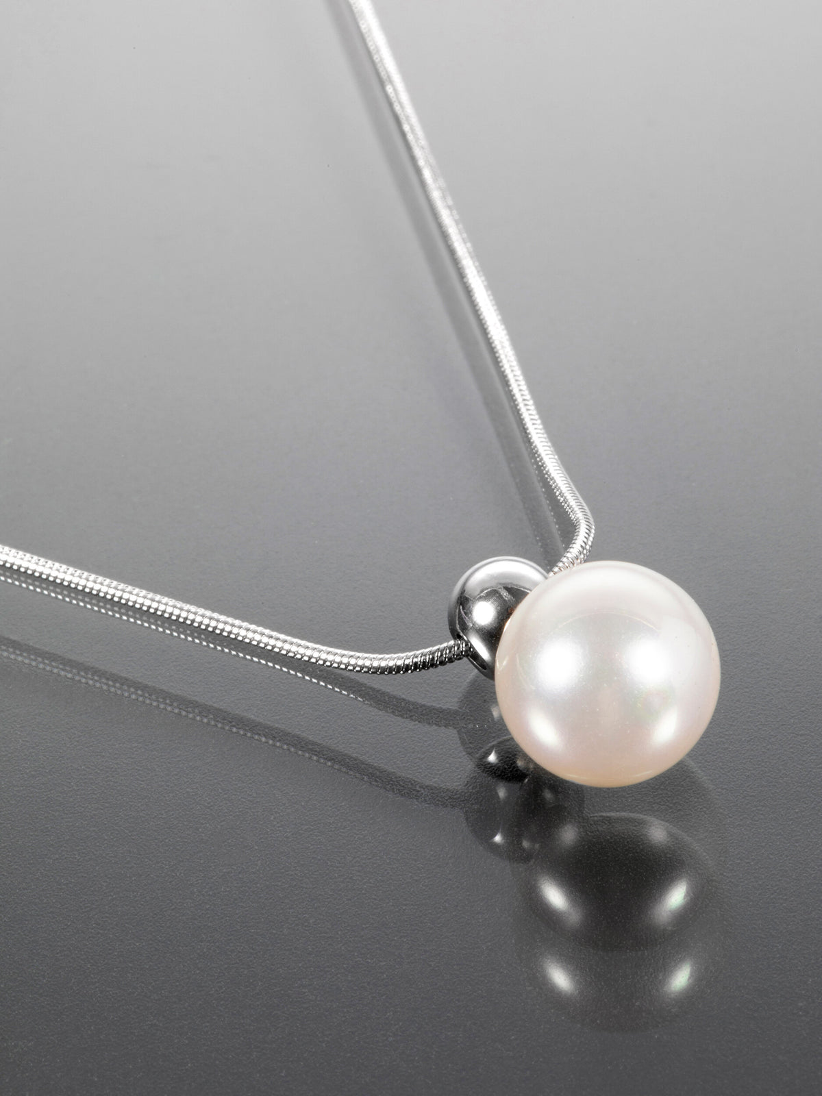 Elegantní náhrdelník z chirurgické oceli s perlou NK1675-0112