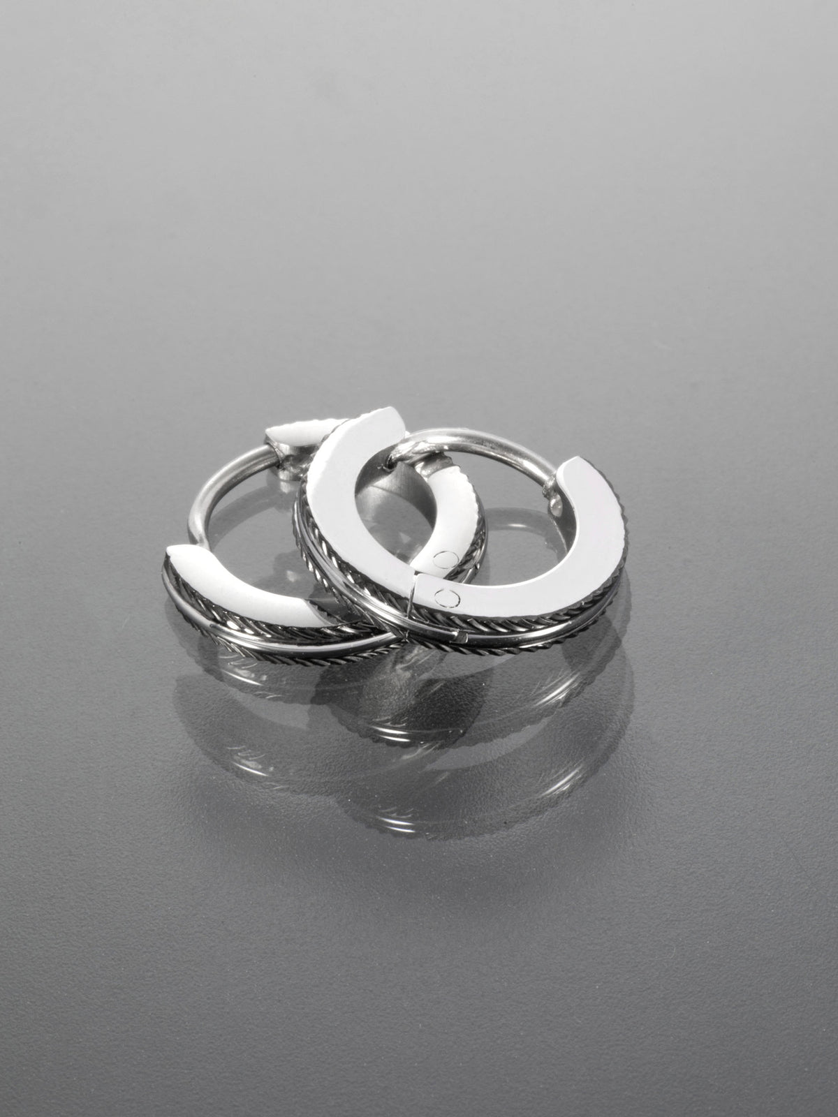 Elegantní náušnice kruhy z chirurgické oceli NE2851-0112