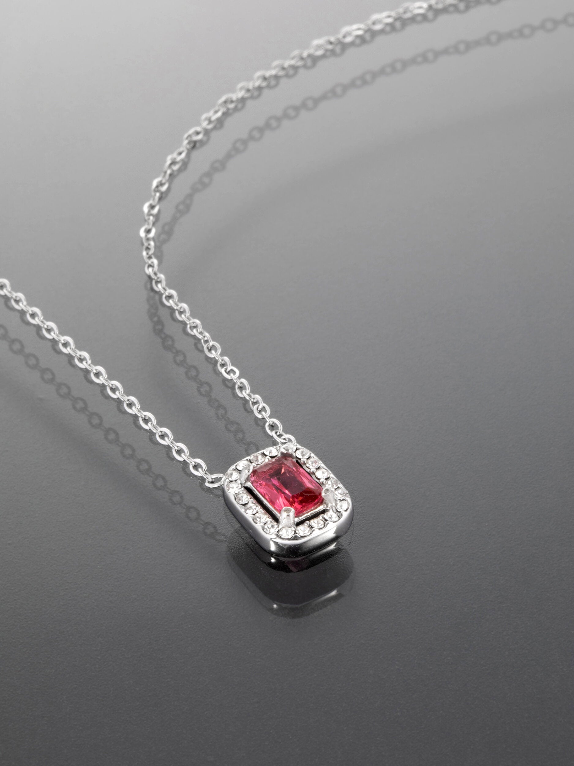 Elegantní náhrdelník z chirurgické oceli s červeným krystalem NK1686-0112