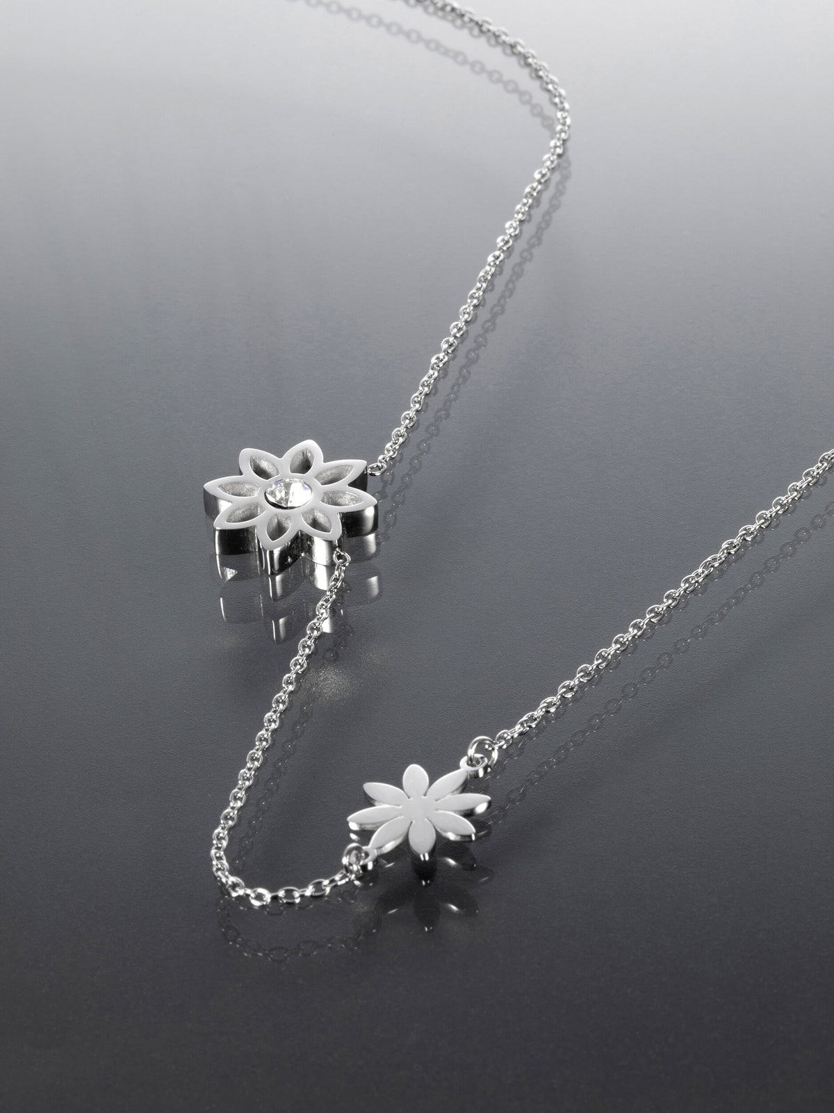 Náhrdelník z chirurgické oceli s kytičkami NK1735-0112