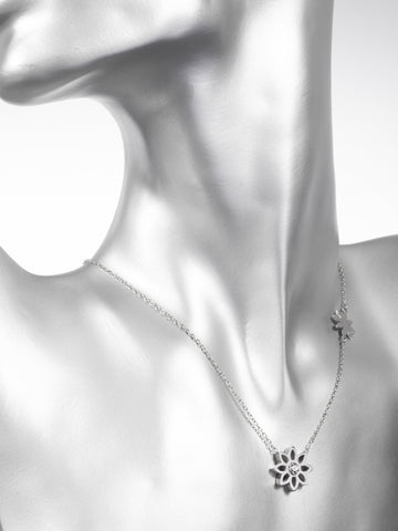 Náhrdelník z chirurgické oceli s kytičkami NK1735-0112