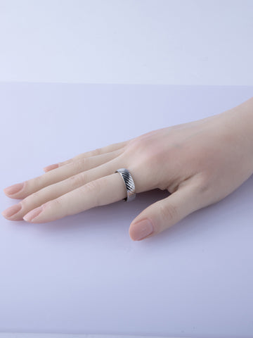 Elegantní jemně zdobený decentní prsten z chirurgické oceli PR0427-015512