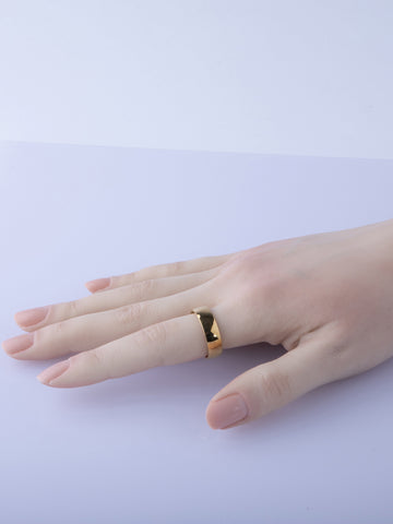 Decentní elegantní prsten zlaté barvy z chirurgické oceli PR0420-015712