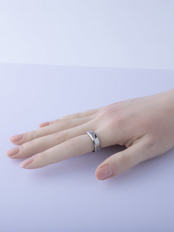 Luxusní elegantní jemně zdobený prsten z chirurgické oceli PR0431-015512