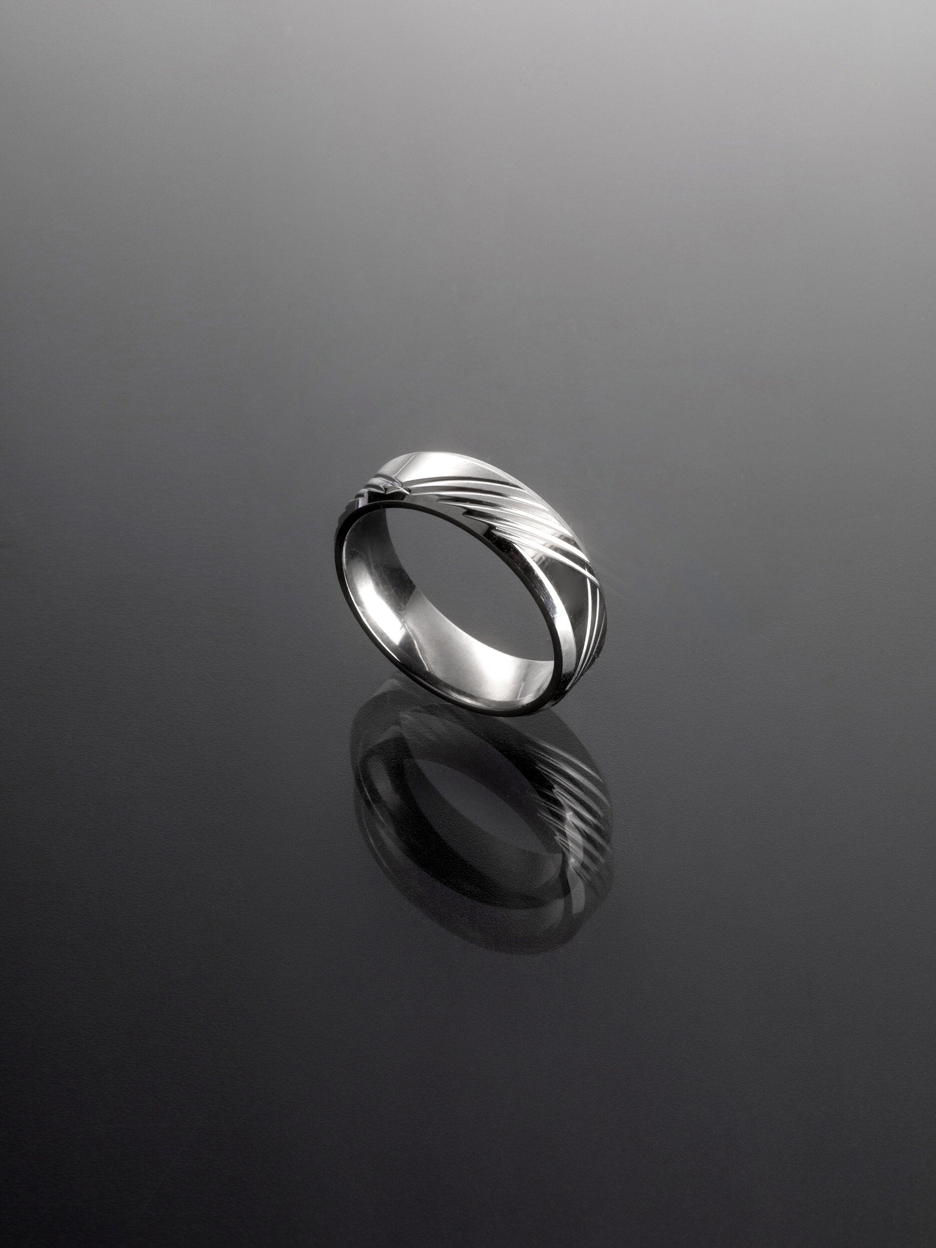 Luxusní elegantní jemně zdobený prsten z chirurgické oceli PR0431-016312