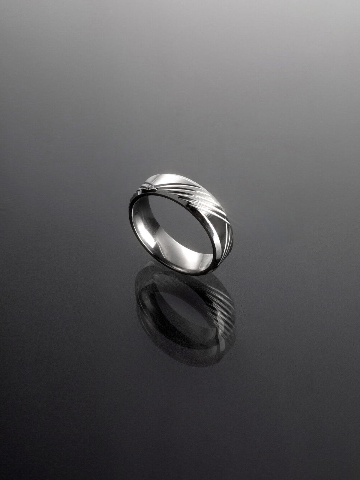 Luxusní elegantní jemně zdobený prsten z chirurgické oceli PR0431-016312