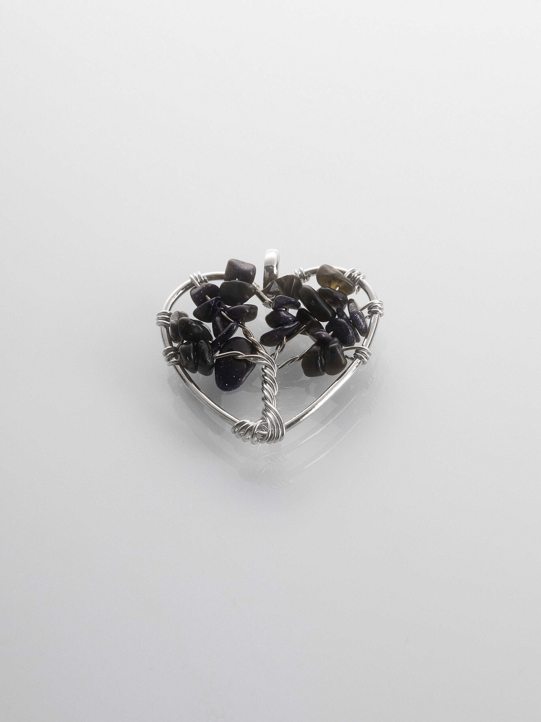 Amulet ve tvaru srdce se stromem života s kamínky minerálu onyx PK1685-1612