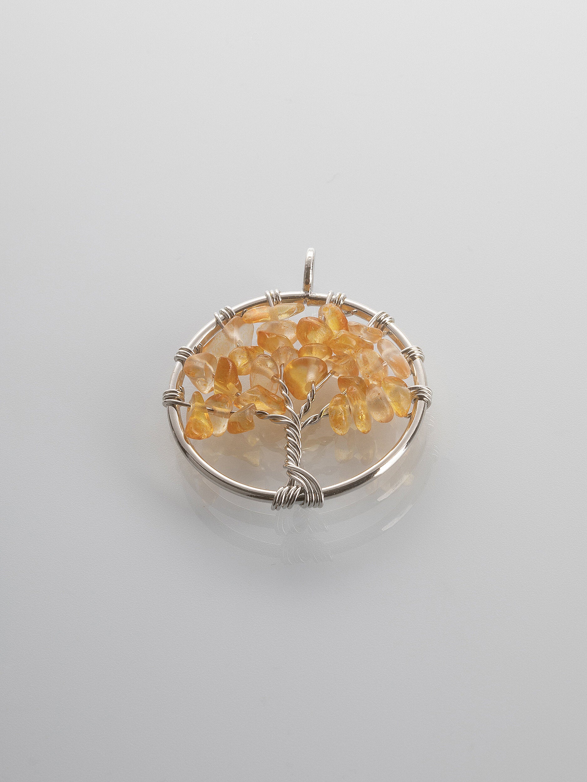 Amulet v podobě stromu života s oranžovými kamínky minerálu Křišťál PK1672-0312