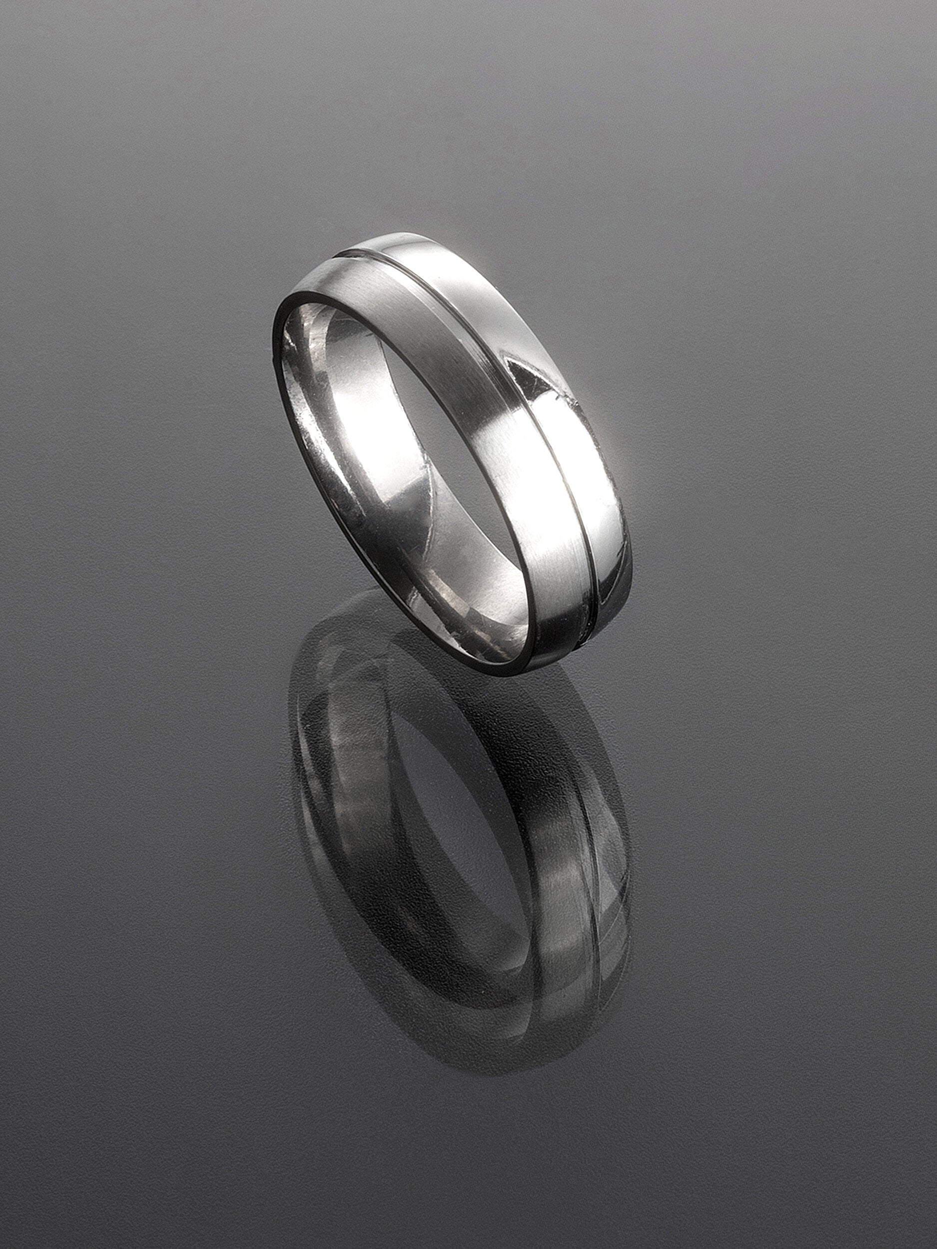 Elegantní nadčasový prsten z chirurgické oceli PR0422-016512