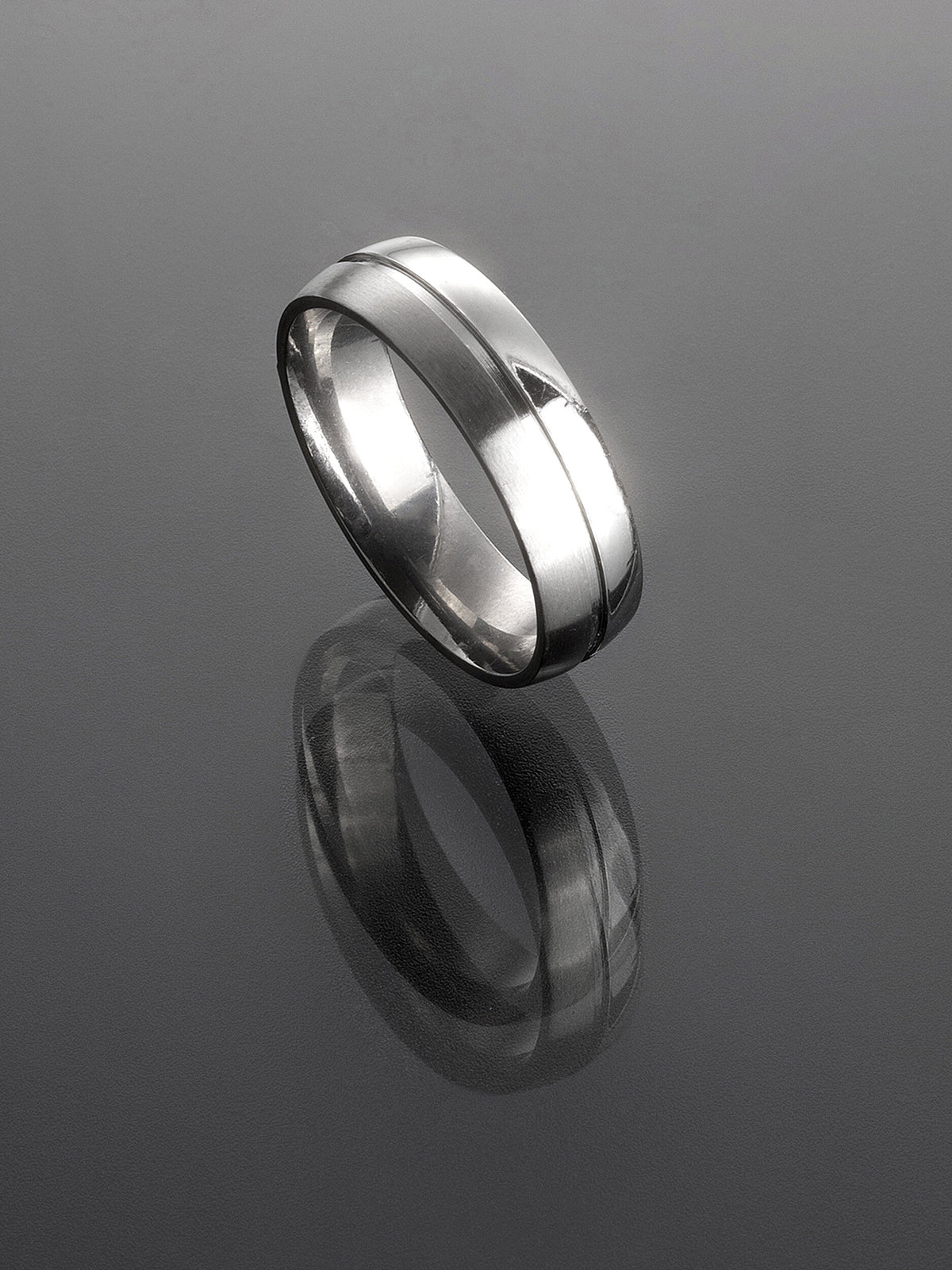 Elegantní nadčasový prsten z chirurgické oceli PR0422-016512