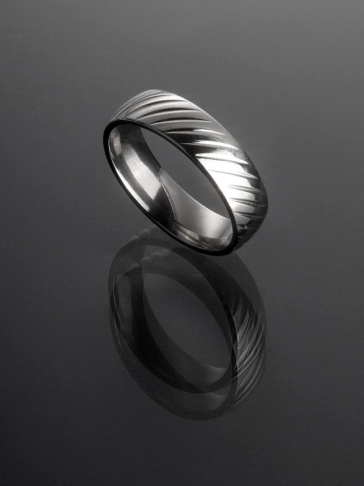 Elegantní jemně zdobený decentní prsten z chirurgické oceli PR0427-016312