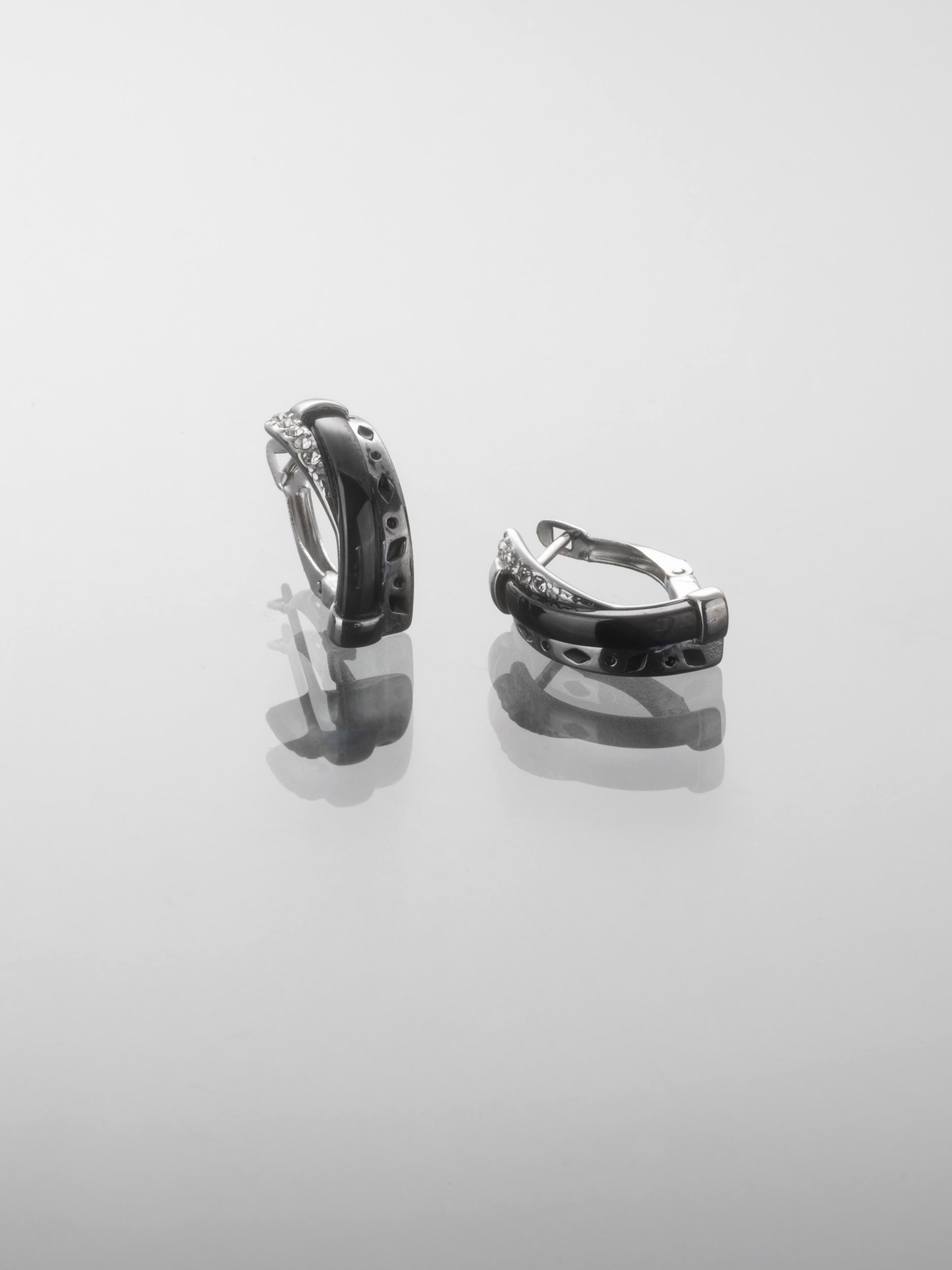 Elegantní náušnice z chirurgické oceli s krystalky  NE3091-0102