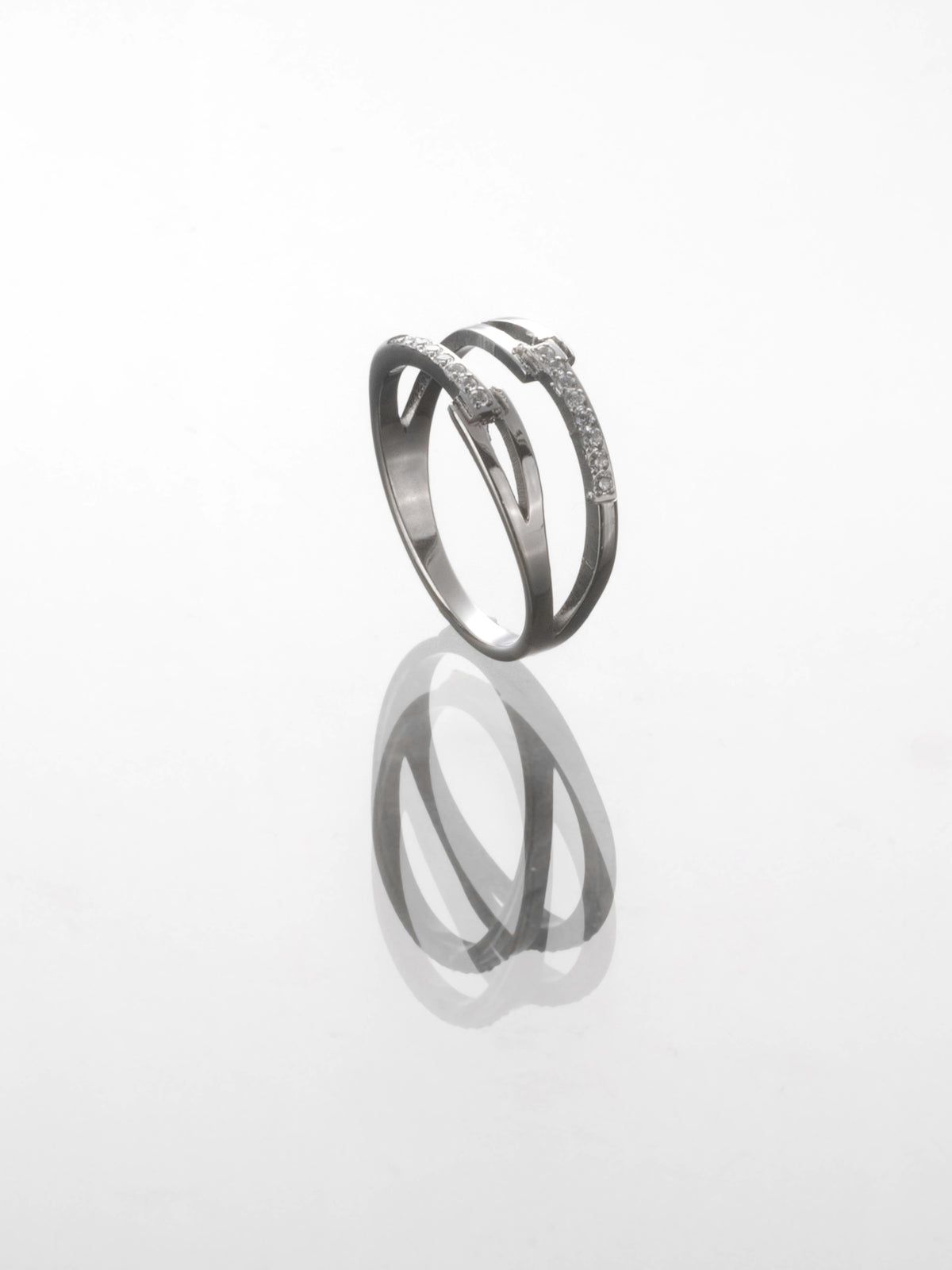 Elegantní prsten z chirurgické oceli s krystalky PR0449-016516