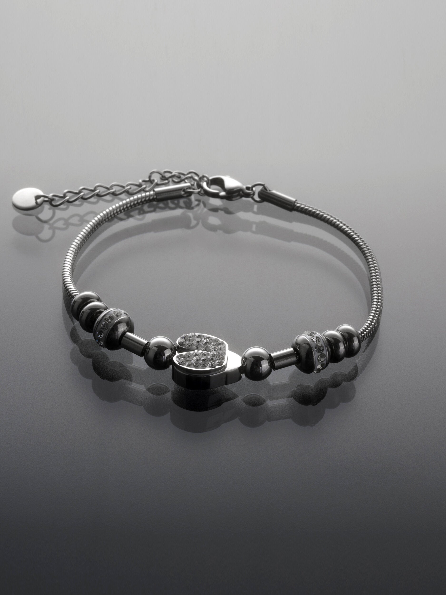 Stylový náramek z chirurgické oceli zdobený třpytivými kamínky  NM3287-0112