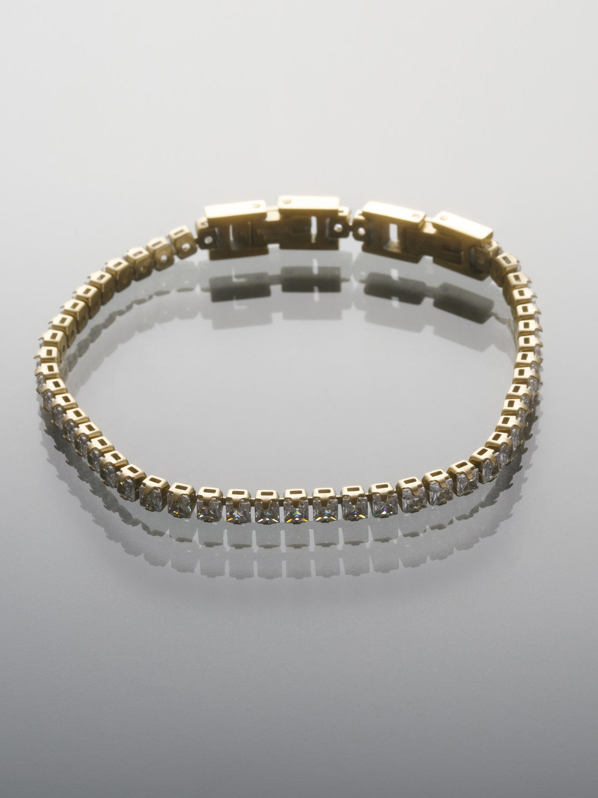 Překrásný štrasový náramek z chirurgické oceli zlaté barvy se třpytivými kamínky NM3293-0114