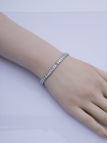 Exkluzivní štrasový náramek z chirurgické oceli s podlouhlými třpytivými kamínky NM3291-0112