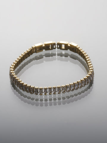 Luxusní štrasový náramek z chirurgické oceli zlaté barvy s podlouhlými třpytivými kamínky NM3292-0114