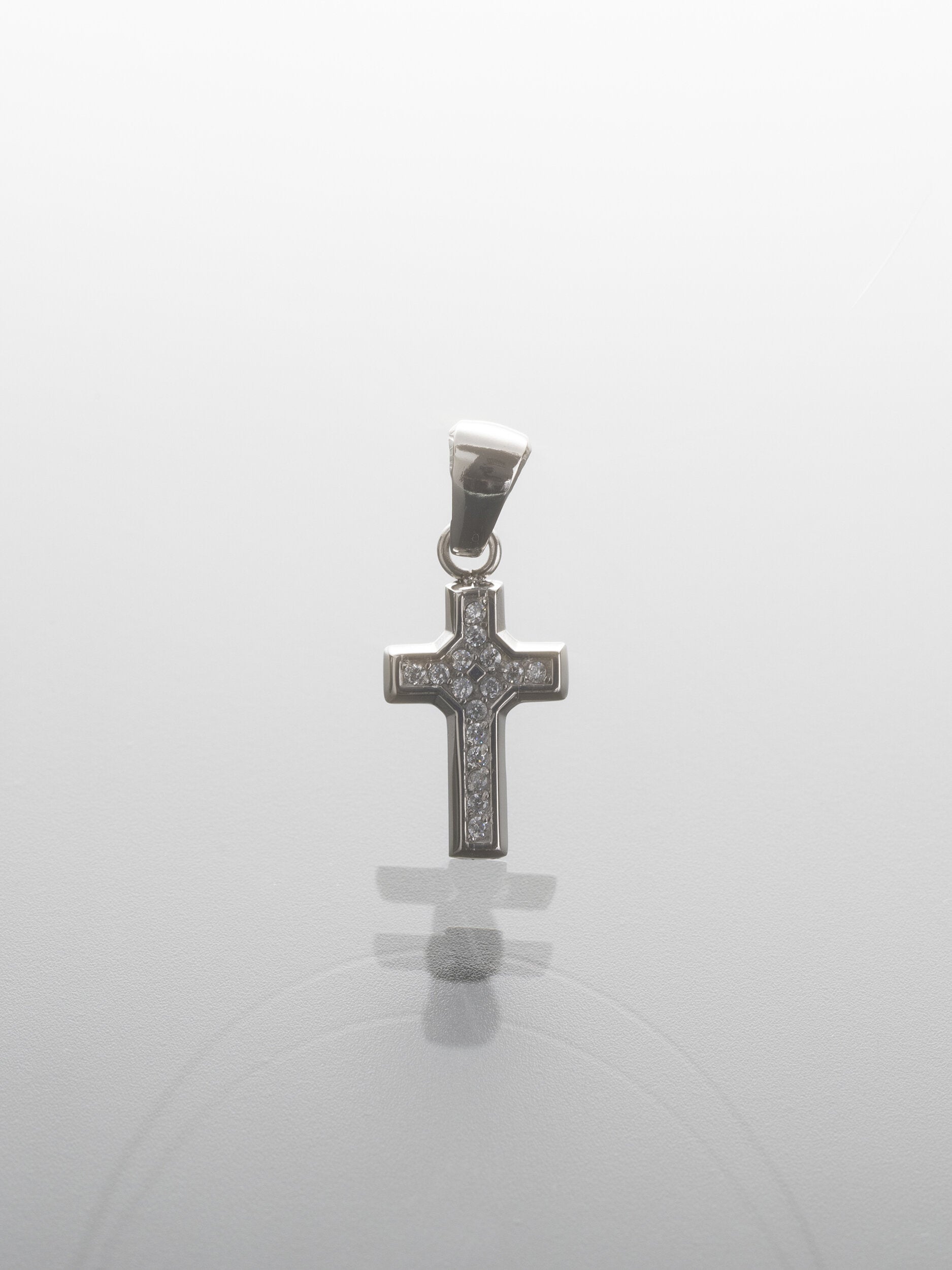 Přívěsek z leštěné chirurgické oceli, křížek s krystalky PK1788-0112