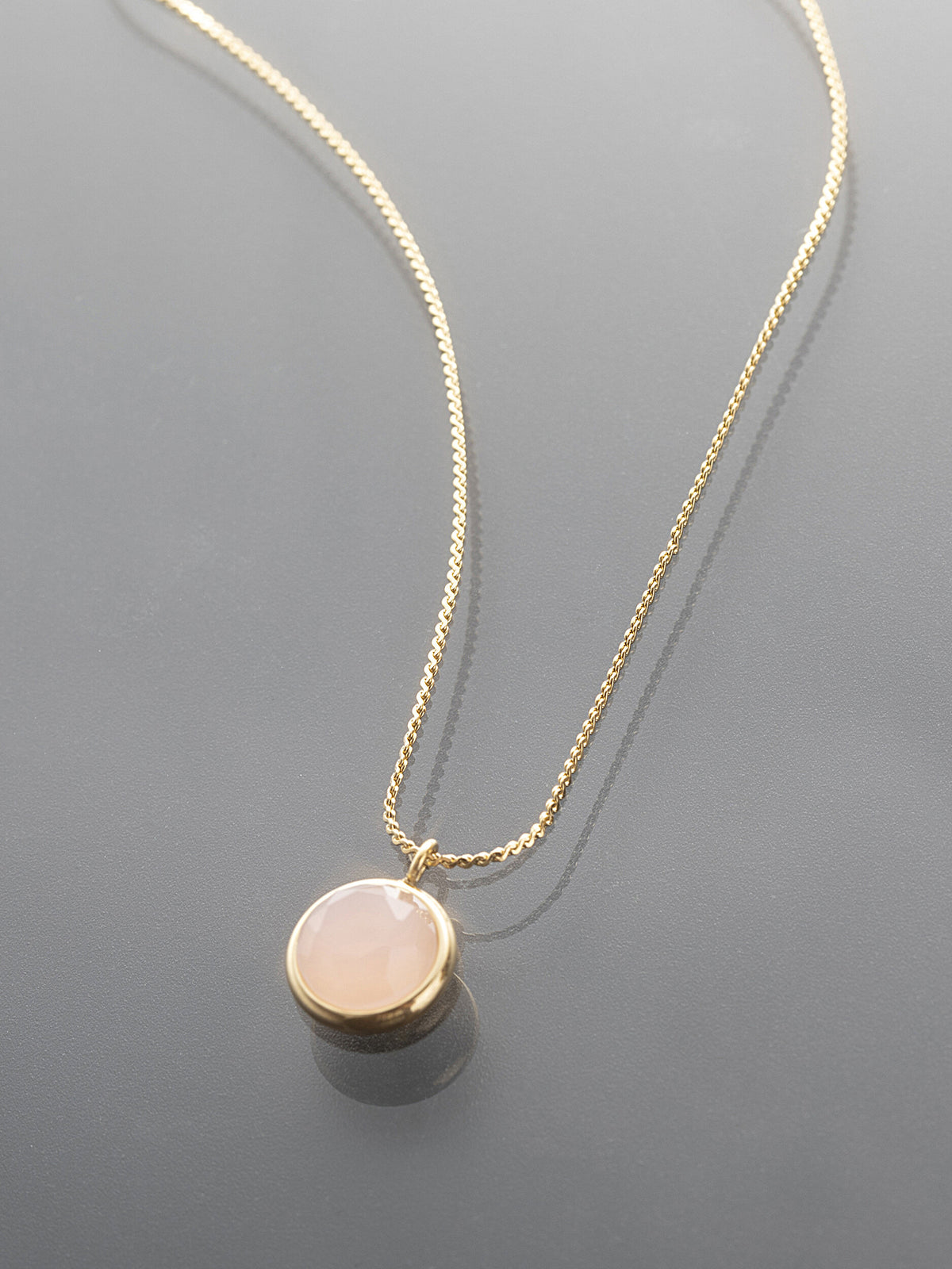 Elegantní náhrdelník z chirurgické oceli zlaté barvy NK1822-0114