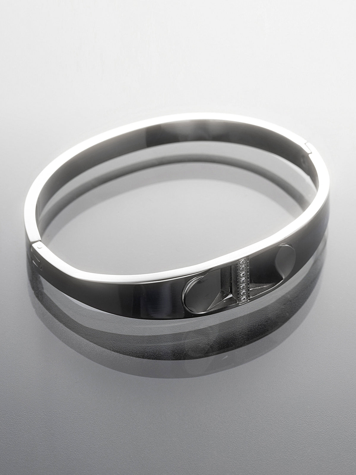 Pevný náramek z chirurgické oceli s drobnými krystalky NM3314-0112