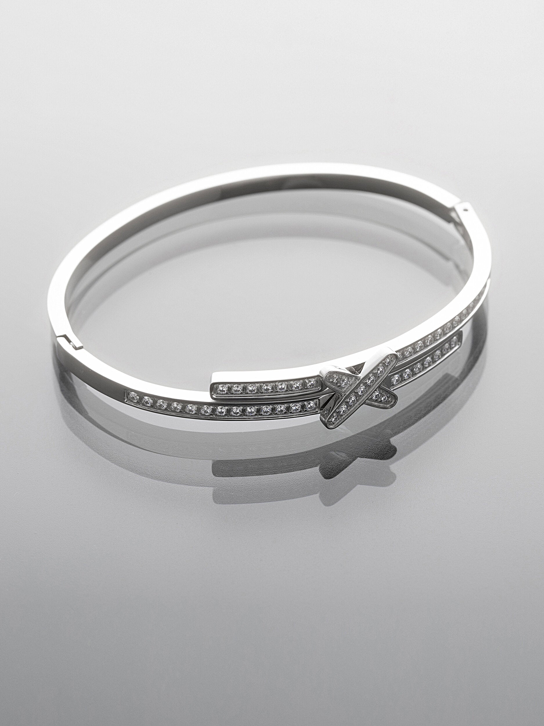 Pevný náramek z chirurgické oceli s krystalky NM3313-0112