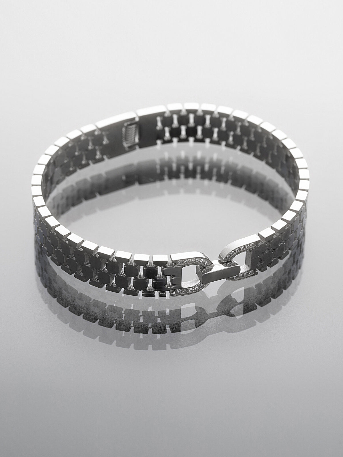 Pevný náramek z leštěné chirurgické oceli s krystalky  NM3316-0112