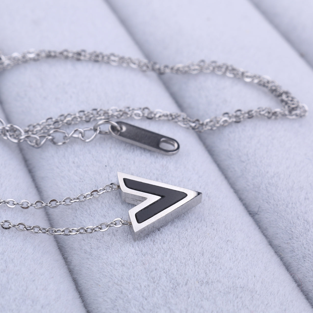 Náhrdelník s řetízkem Steel "V" z chirurgické oceli NK0869-0102