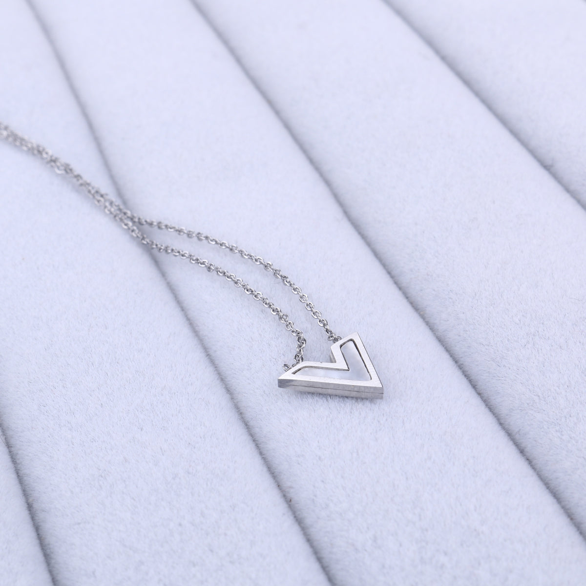 Náhrdelník s řetízkem Steel "V" z chirurgické oceli NK0869-0101