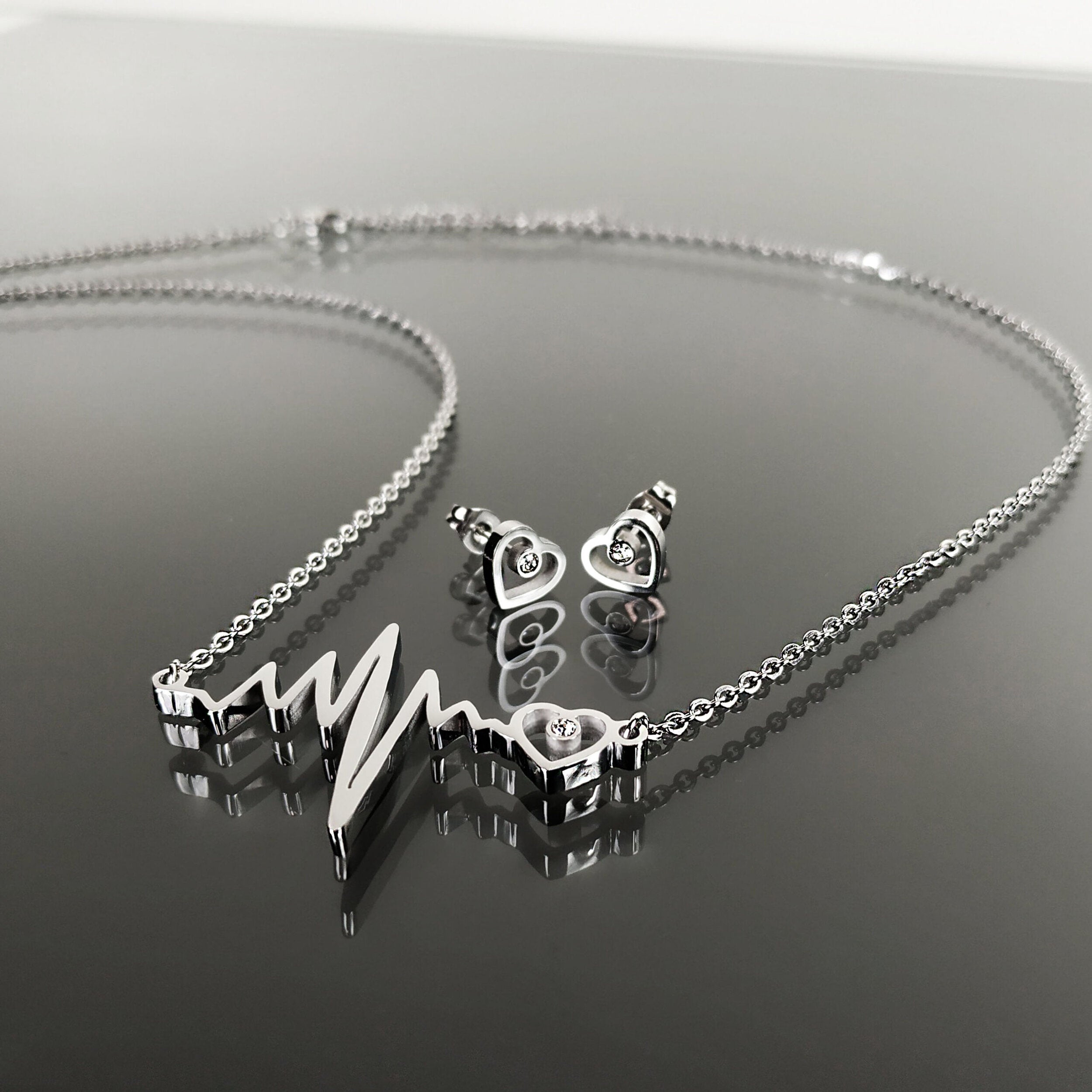 Luxusní sada náhrdelníku a náušnic z chirurgické oceli s motivem tepu a srdce s čirými krystaly SD0149-0107