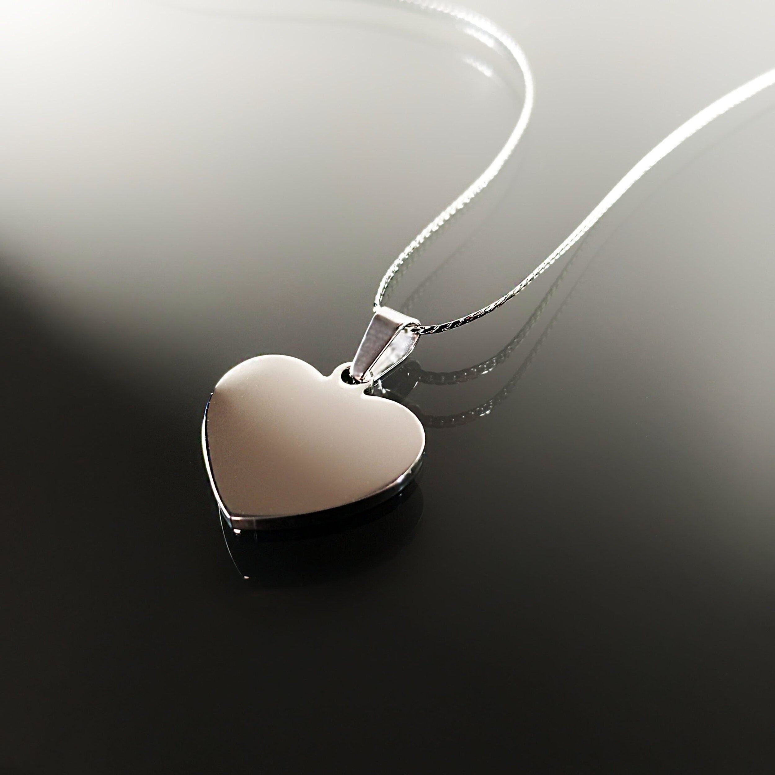 Exkluzivní ocelový náhrdelník ve tvaru srdce NK0657-0107