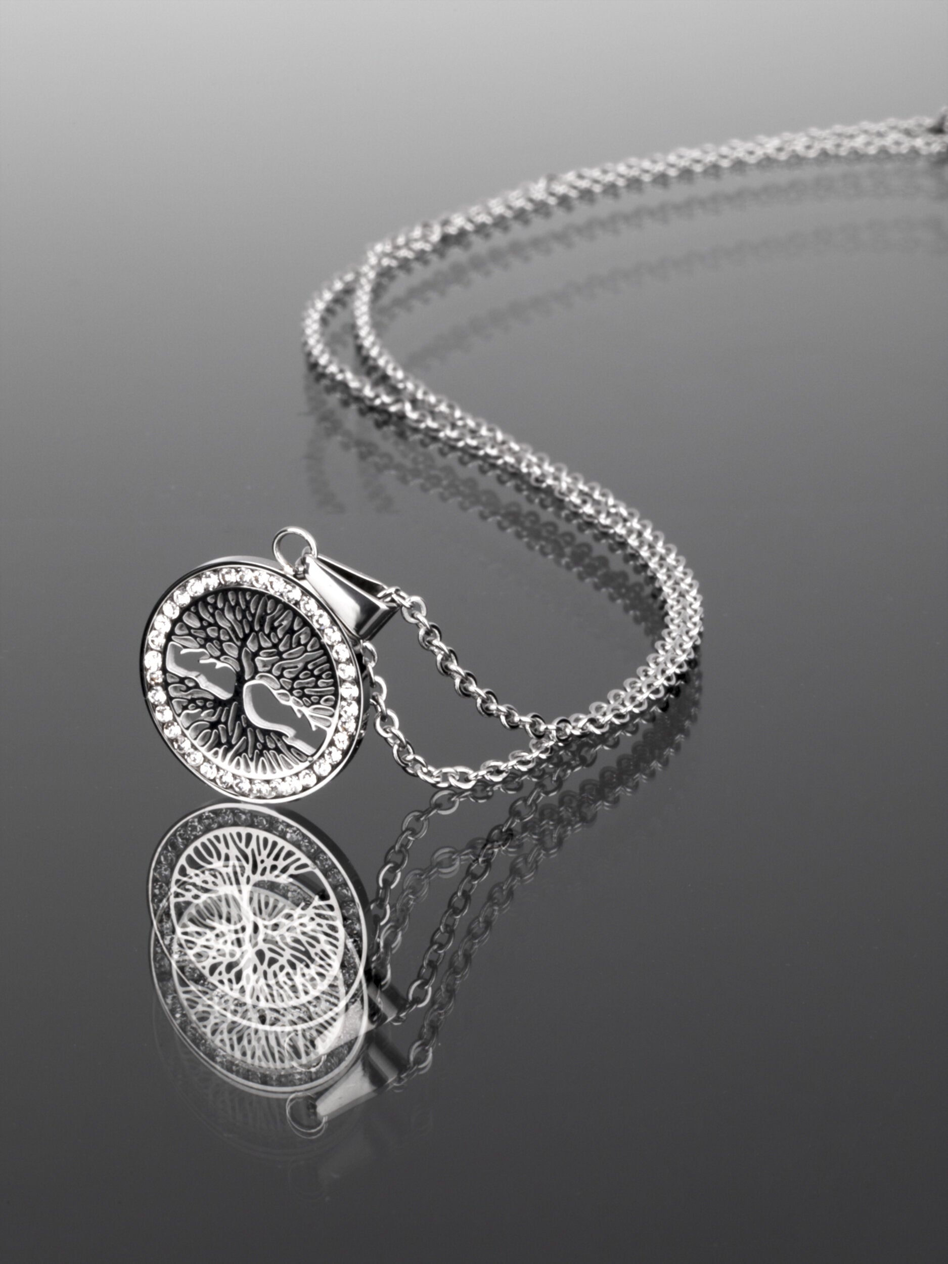 Krásný ocelový náhrdelník s motivem stromu života vykládaný čirými krystaly NK0702-0107