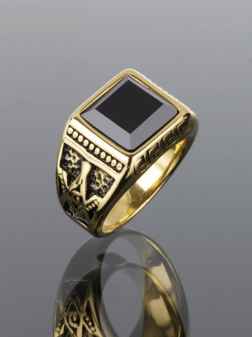 Luxusní prstýnek z chirurgické oceli zlaté barvy s černým krystalem a rytými detaily PR0189-015914