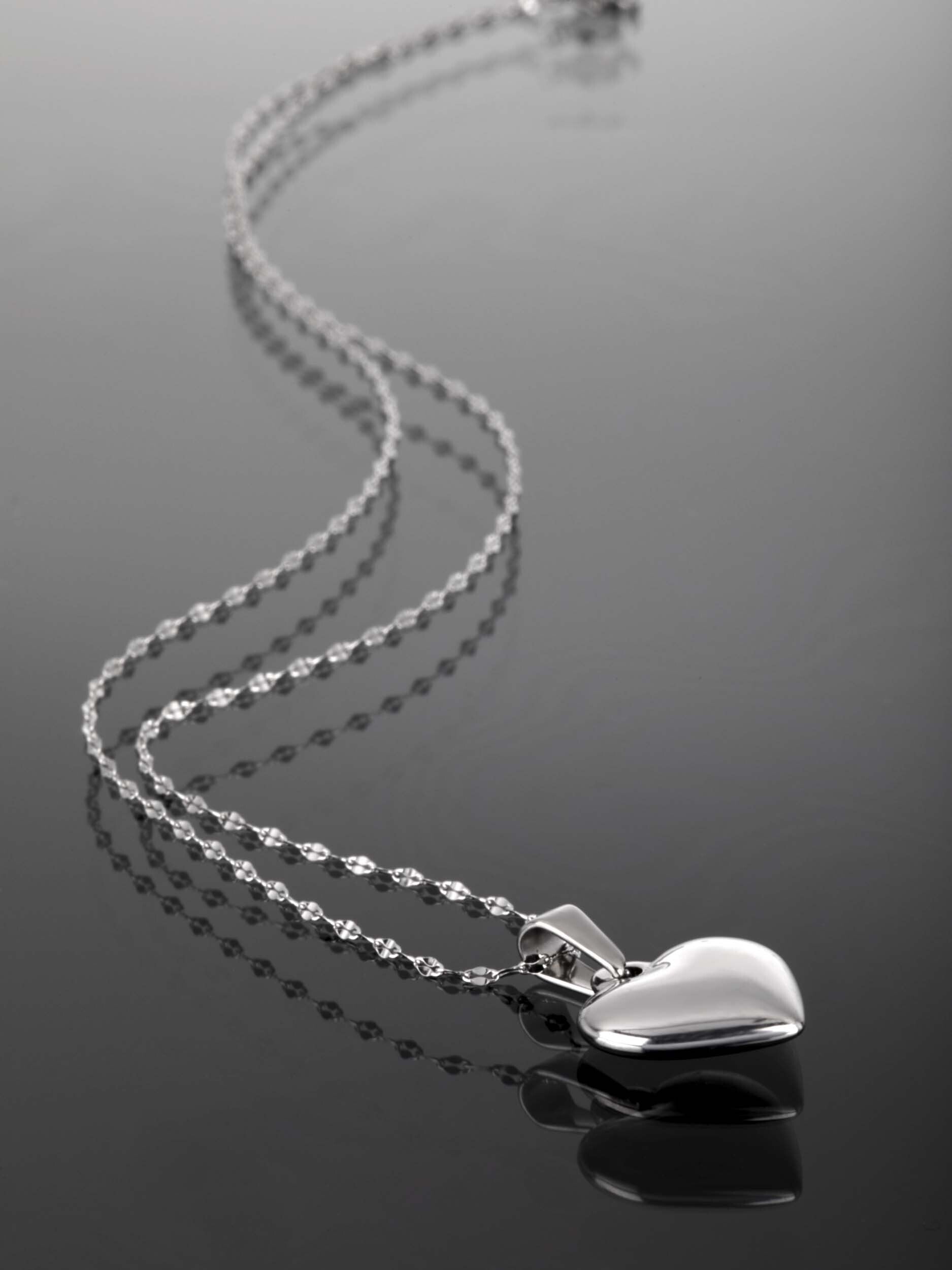 Masivní ocelový náhrdelník ve tvaru srdce NK0644-0107