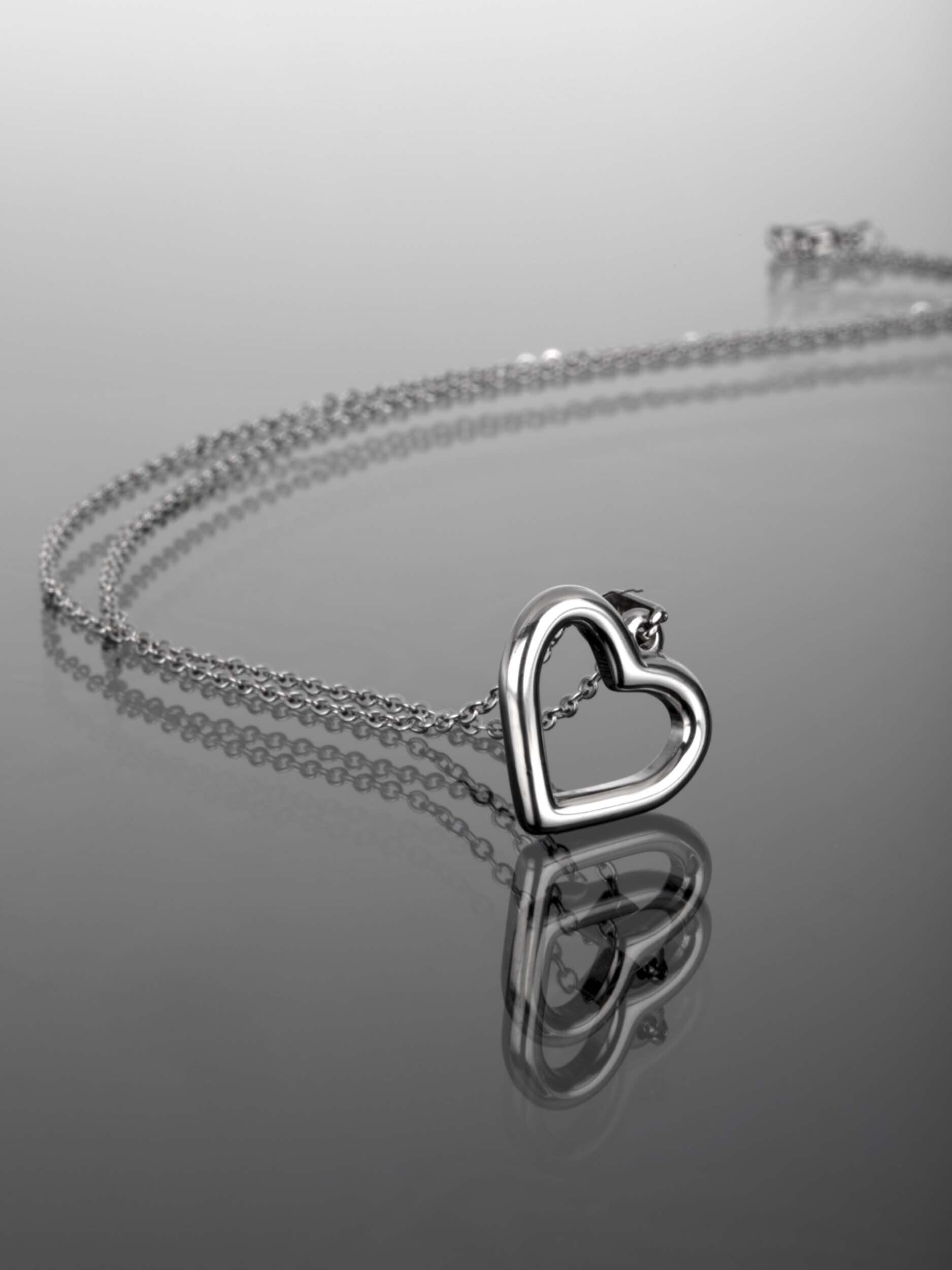 Exkluzivní ocelový náhrdelník ve tvaru srdce NK0674-0107